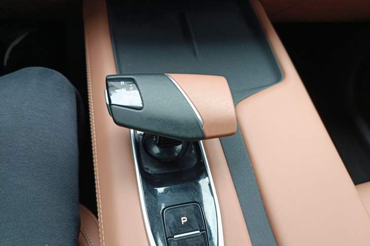 Used Changan UNI-Z New Energy 2024 Blue Whale Smart Electric iDD 125km Excellence Model
