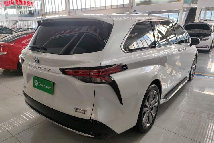 Used Toyota Sienna 2023 2.5L Hybrid Deluxe Edition
