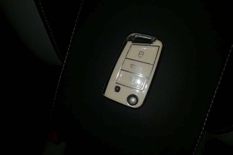 Used Volkswagen T-ROC 2023 300TSI DSG Two-Wheel-Drive Chen Guang Edition