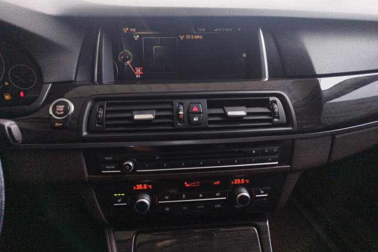 Used BMW 5 Series 2014 525Li Luxury Design Package
