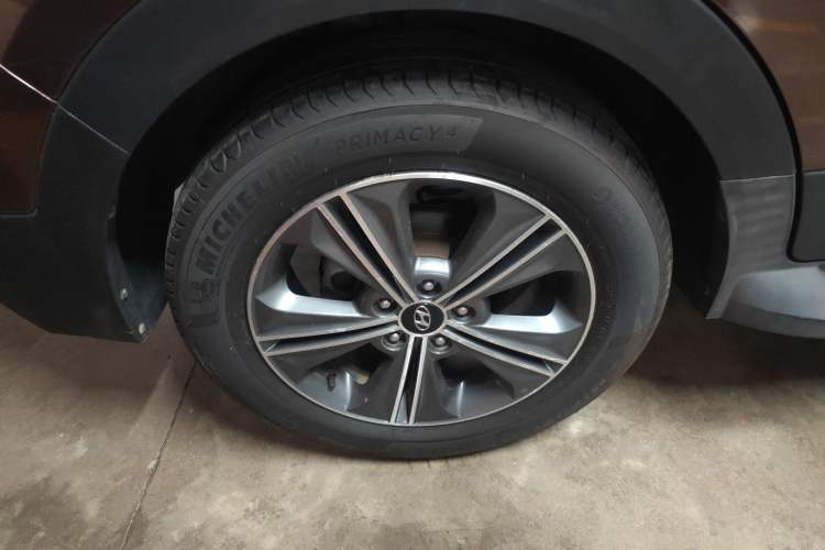 Used Hyundai ix25 2015 1.6L Automatic Two-Wheel-Drive Deluxe DLX Model
