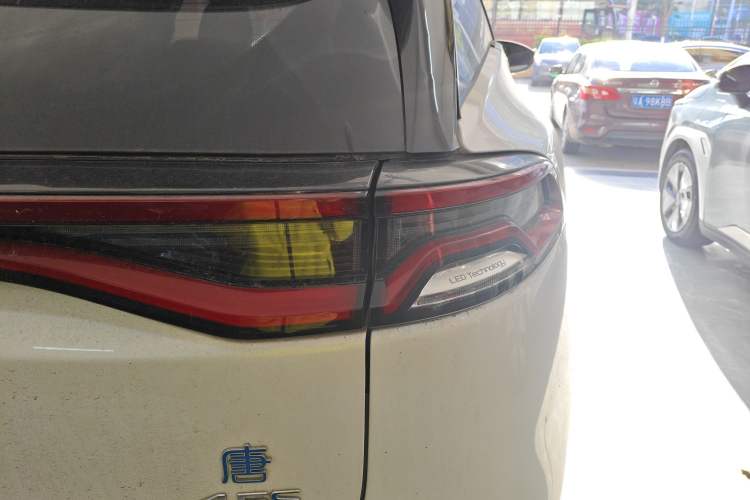 Used BYD Tang New Energy 2018 DM 2.0T All-Wheel Drive Smart Connectivity Luxury Model 7 Seats China V Emission Standard