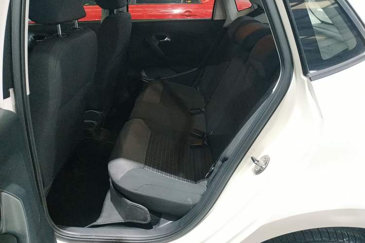 Used Volkswagen Polo 2016 1.6L Automatic Comfort Model
