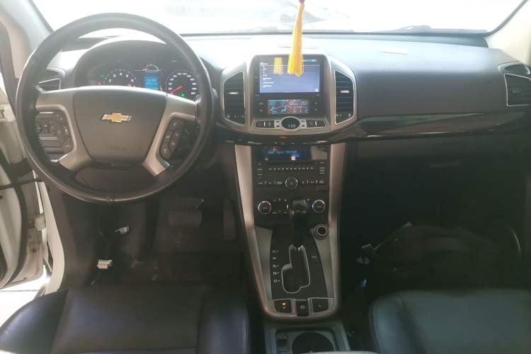 Used Chevrolet Captiva 2015 2.4L 4x4 Flagship Edition 7-Seater

