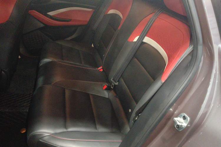 Used MG 5 2022 180 DVVT CVT Youth Luxury Edition
