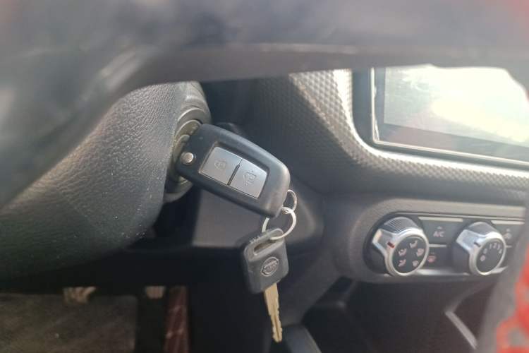 Used Nissan Kicks 2017 1.5L Manual Cool Dynamic Edition
