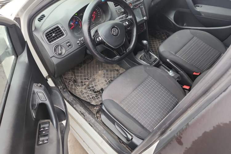 Used Volkswagen Polo 2016 1.6L Automatic Comfort Model