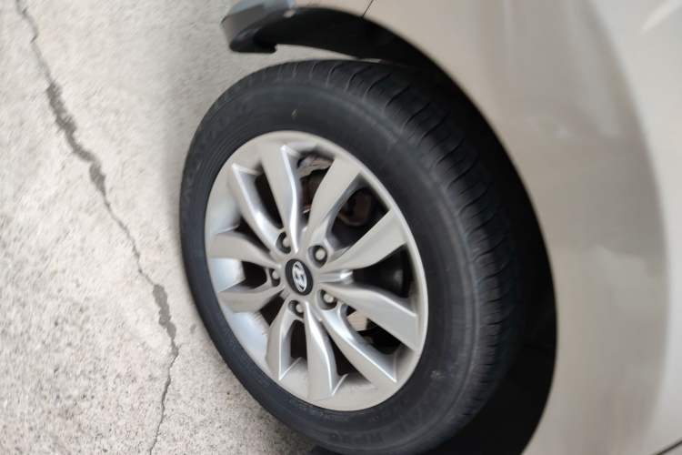 Used Hyundai Elantra 2015 1.6L Manual Leading Model
