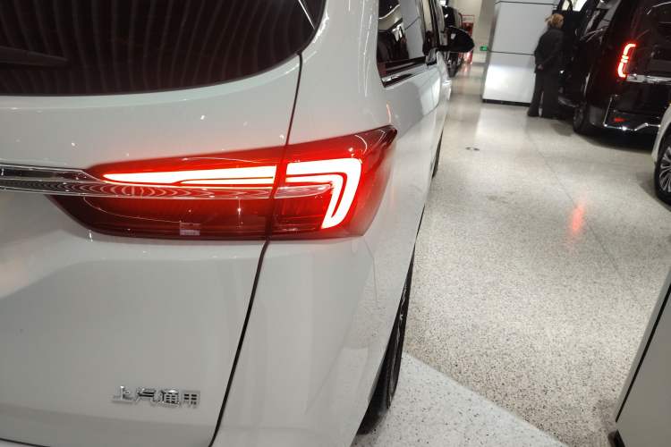 Used Buick GL8 2023 Land Executive Class Smart Enjoyment Model
