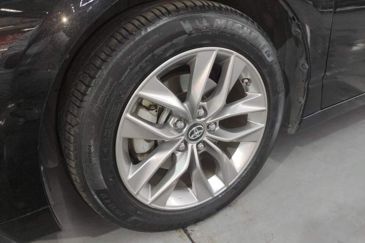 Used Toyota Avalon 2019 Dual-Engine 2.5L Luxury Edition China VI Standard
