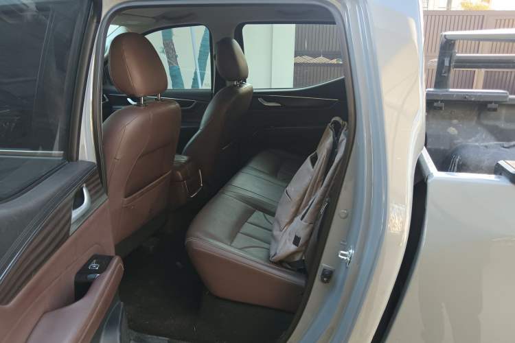 Used Dongfeng Ruichi 7 2022 2.3T Automatic All-Wheel Drive Diesel Standard Version with Long Cargo Bed M9T
