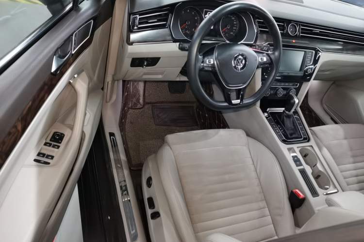 Used Volkswagen Magotan 2017 330TSI DSG Luxury Model
