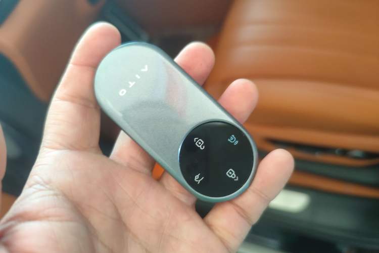 Used Hima AITO M8 2025 Extended-Range Max+ Version 53.4 kWh 6-Seater Edition
