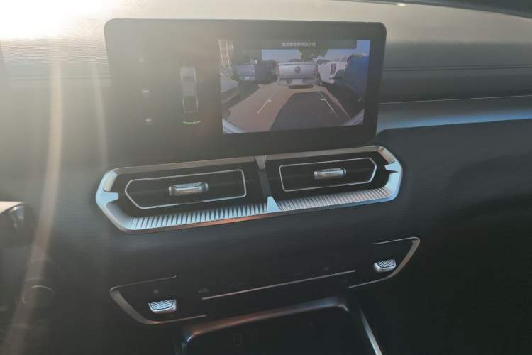 Used Great Wall King Kong Poer 2024 2.0T Automatic 8AT Diesel Two-Wheel-Drive Navigation Edition Flatbed
