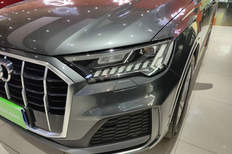 Used Audi Q7 2021 45 TFSI quattro S line Sport model
