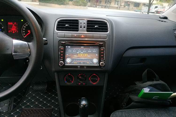 Used Volkswagen Polo 2013 1.6L Automatic Comfort Edition
