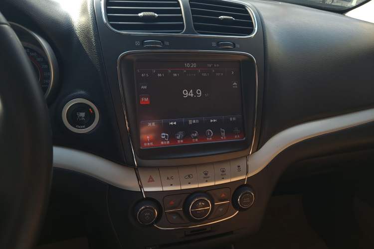 Used Dodge Journey 2013 2.4L Two-Wheel Drive Luxury Version