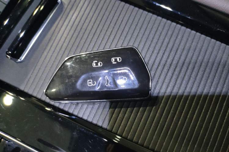 Used Volkswagen Viloran 2024 380TSI Premium Edition
