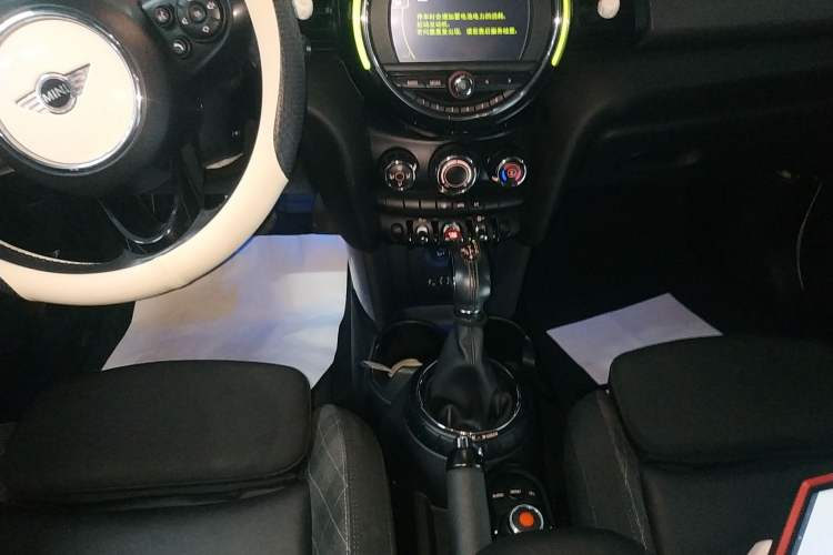 Used  MINI 2015 1.5T COOPER Fun Five-Door Edition
