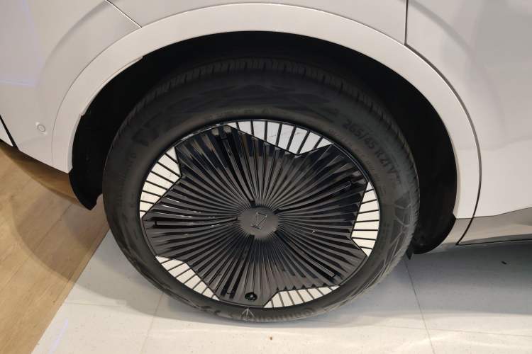 Used  11 2023 Long-Range Single-Motor Version 5 Seats
