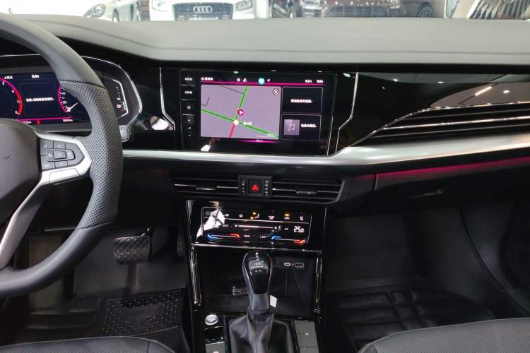 Used Volkswagen Passat 2025 Outstanding Model 380TSI Dragon Glory Edition
