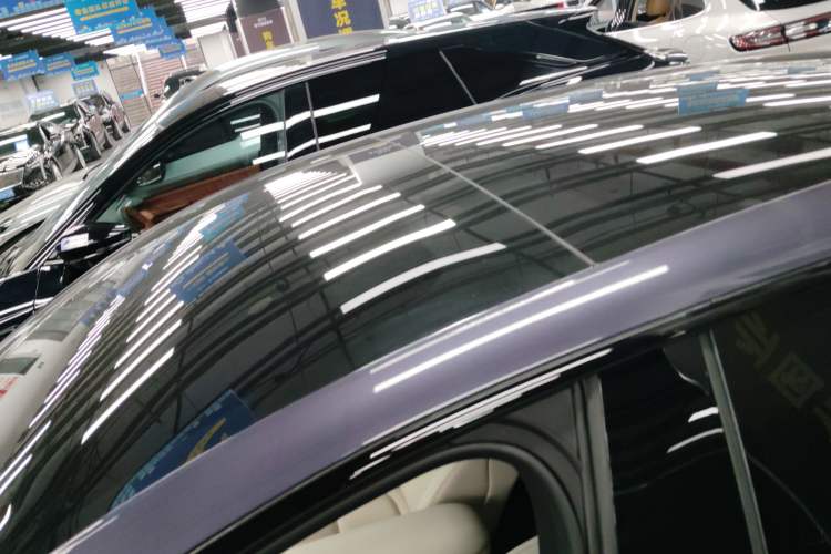 Used  12 2023 700 Three-Laser Rear-Wheel Drive Luxury Edition