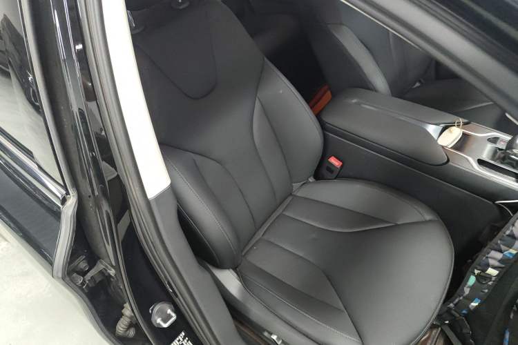 Used Hongqi E-QM5 2022 431 km Charge & Enjoy Edition
