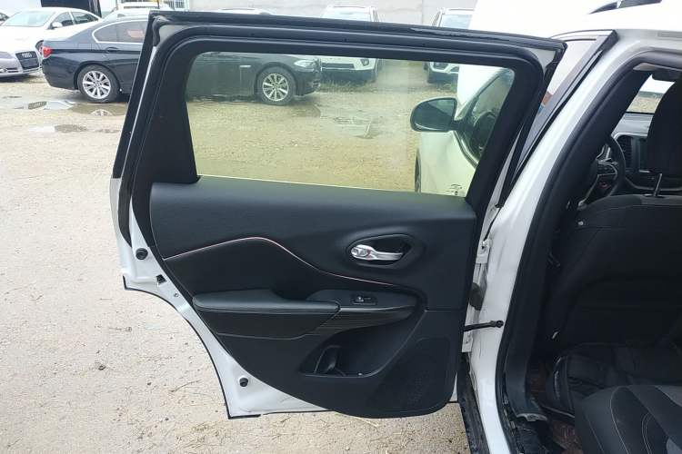 Used  Cherokee 2016 2.0L Smart Version