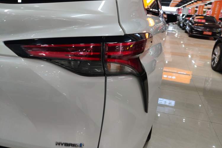 Used Toyota Granvia 2023 2.5L Hybrid Prestige VIP Edition