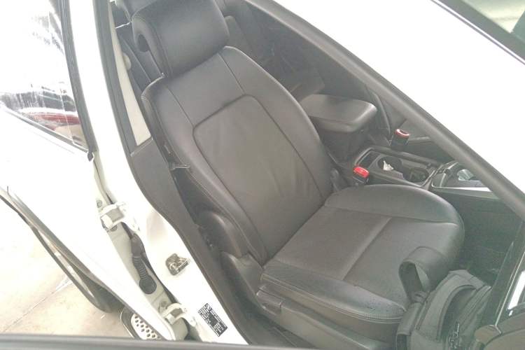 Used Chevrolet Captiva 2014 2.4L Two-Wheel Drive Urban Version 7 Seats