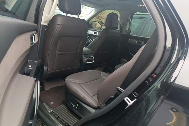 Used Ford Explorer 2024 2.3T EcoBoost Four-Wheel Drive Titanium Edition 6 Seats