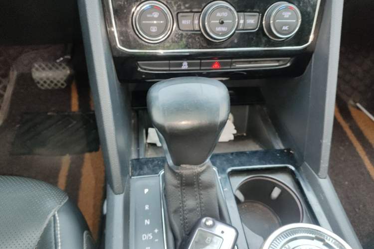 Used Volkswagen Teramont 2019 330TSI Two-Wheel-Drive Luxury Edition China VI Standard
