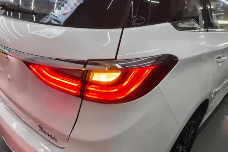 Used BYD Song MAX 2018 1.5T Automatic Smart Connect Elite Model with 6 Seats