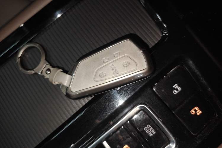 Used Volkswagen Viloran 2022 330TSI Luxury Edition
