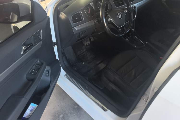 Used Volkswagen Lavida 2017 1.6L Automatic Comfort Edition
