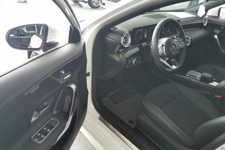 Used Mercedes-Benz A-Class 2022 Revised Version A 200 L Sport Sedan Fashionable Style

