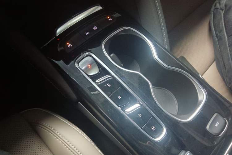 Used Buick Envision 2022 Encore Plus 652T Five-Seat Luxury Model
