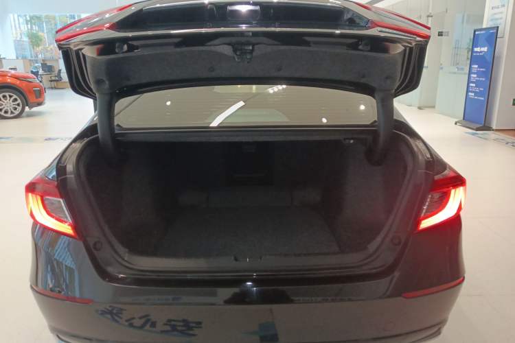 Used Honda Accord 2018 Rui Hybrid 2.0L Rui Ling Edition China VI
