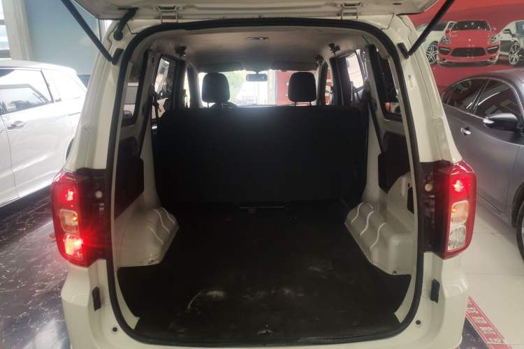 Used Wuling Hongguang 2019 1.5L S Basic Version China VI Standard LAR
