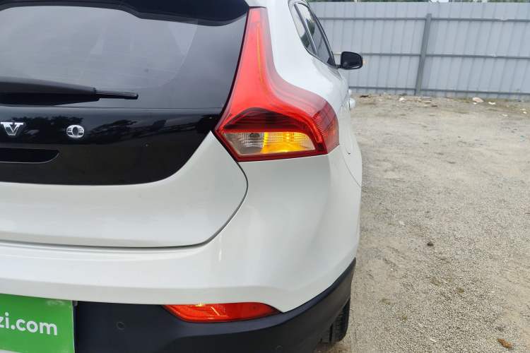 Used Volvo V40 2014 Cross Country 2.0T Zhiyi Edition
