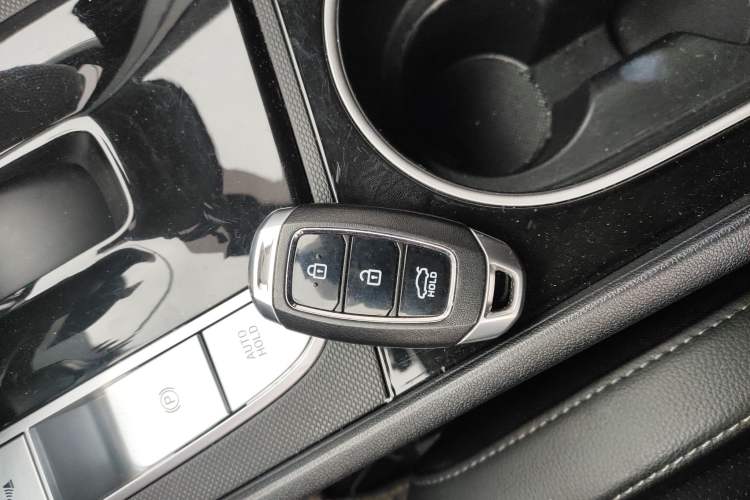 Used Hyundai Elantra 2022 1.5L CVT LUX Prestige Edition
