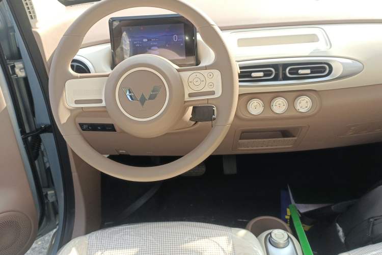 Used Wuling Hongguang MINIEV 2025 Four-Door Version Advanced Edition
