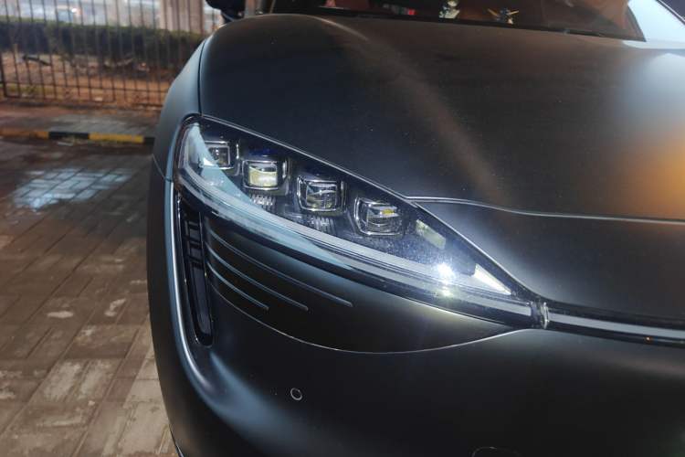 Used Hima Luxeed R7 2024 All-Electric 802 km Max
