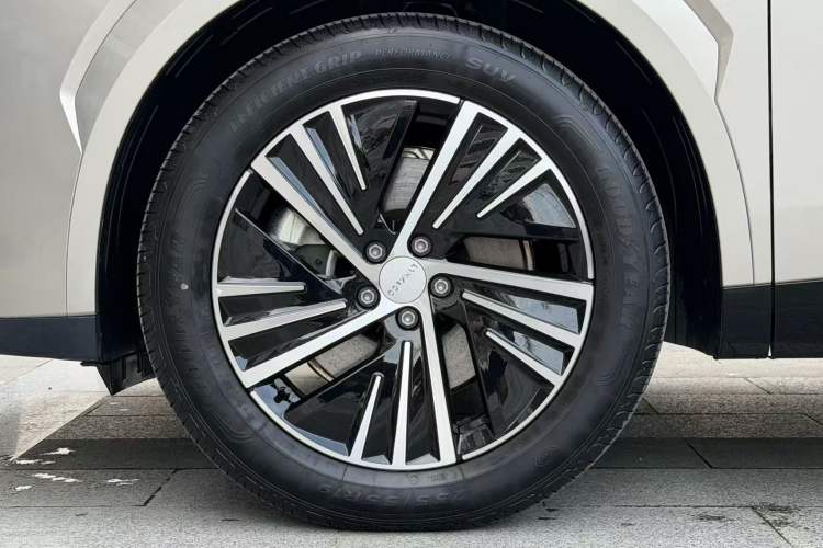 Used Lynk & Co 08 EM-P 2025 120km Long-Range Halo