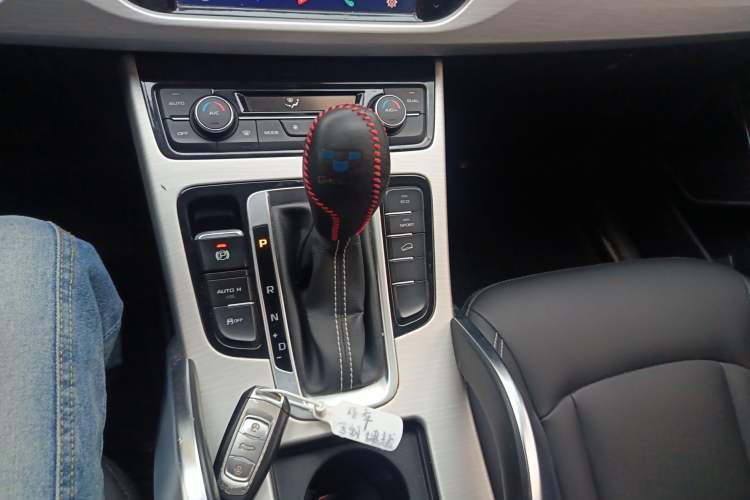 Used Geely Auto Emgrand X7 Sport 2018 1.8TD Automatic Two-Wheel Drive Zhiya Model