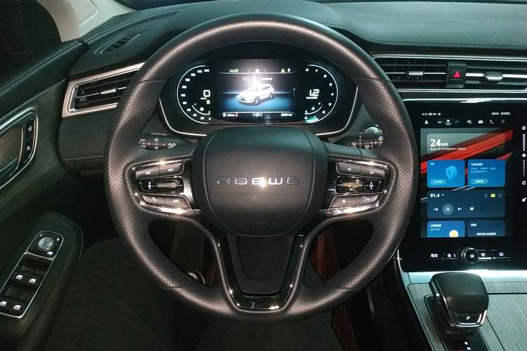 Used Roewe RX5 2023 PLUS 330TGI Automatic Trendsetting Smart Edition