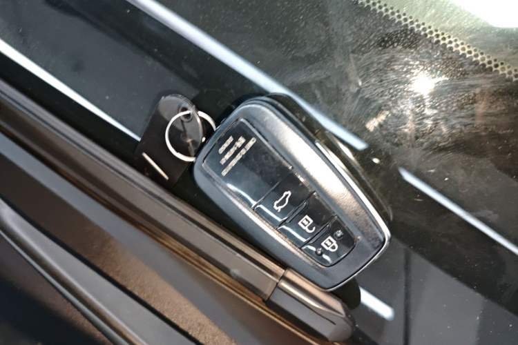 Used Toyota Camry 2021 2.0G Luxury Edition
