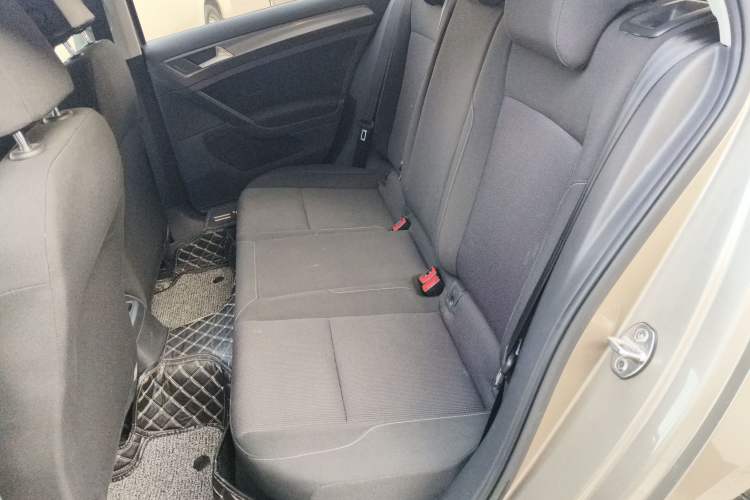 Used Volkswagen Golf 2016 1.6L Automatic Fashion Model
