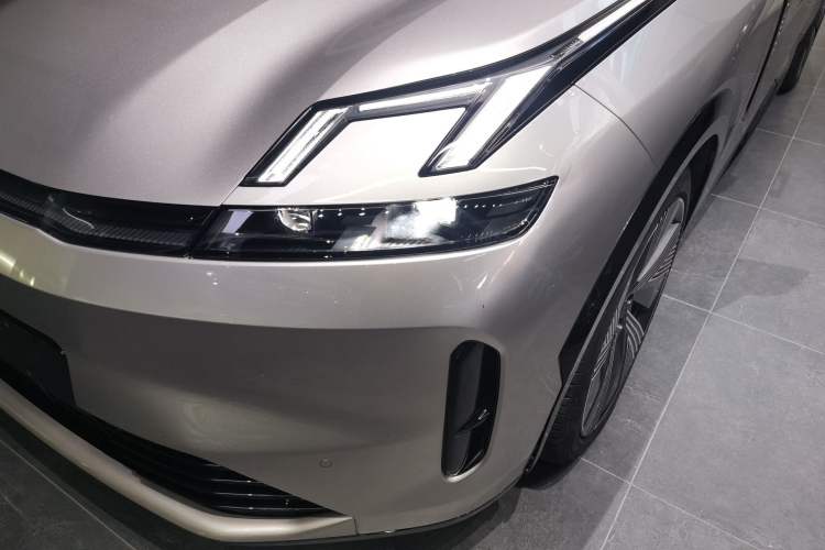 Used Lynk & Co 08 EM-P 2023 245km Ultra-Long Range Halo