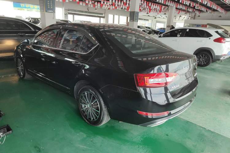 Used Skoda Octavia 2019 1.5L Automatic Smart Drive Luxury Edition China VI Standard